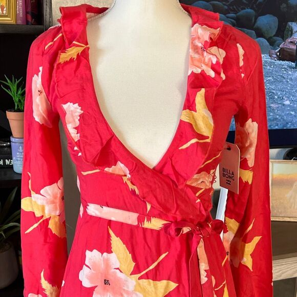 Billabong Size XS long sleeve Wrap dress Floral print pink / red NWT - Picture 2 of 8